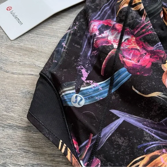 Lululemon Black Watercolor Hotty Hot Lululemon Shorts size 8 Women New with Tags - Picture 11 of 15